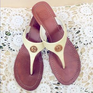 ✨ It's perfect for the coming season.✨ Tory Burch Cameron wedges sandals.